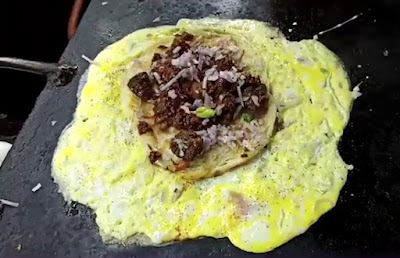 മുട്ടയും ബീഫും പെറോട്ടയും കൊണ്ട് ഒരു വെറൈറ്റി ഫുഡ് ഐറ്റം കാണാം - Egg Beef Parotta Variety food at Trivandrum