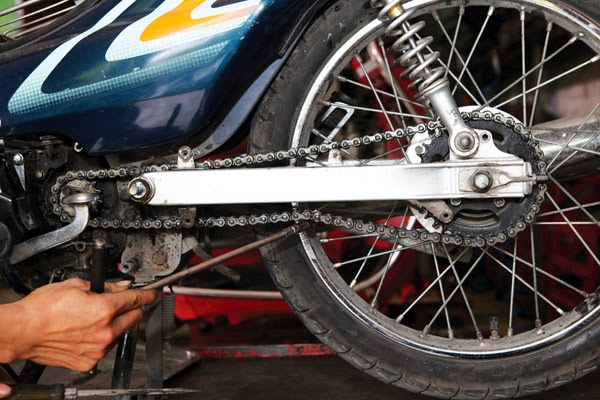 Sửa chữa xe máy: xe bị chùn xích