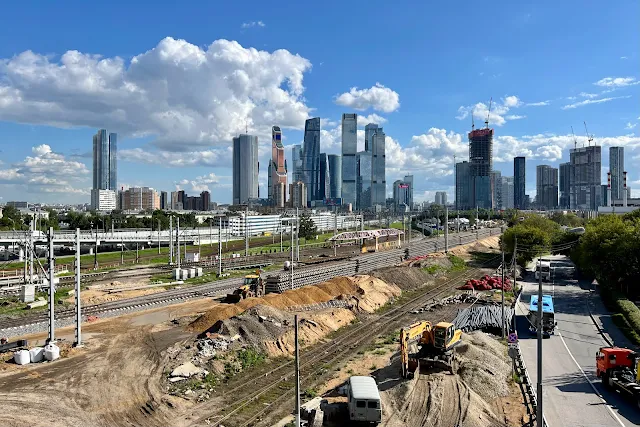 вид со Звенигородской эстакады, строительная площадка железнодорожной станции Ермакова Роща, Москва-Сити, 2-я Магистральная улица