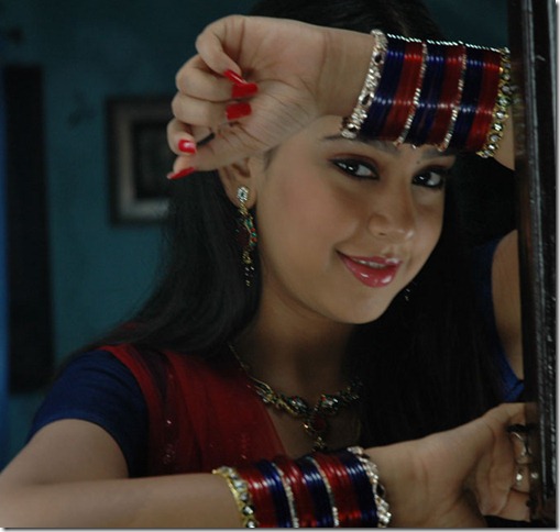 niti taylor photos in love dot com movie
