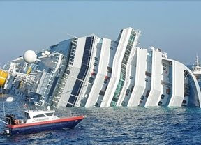 El crucero que naufragó frente a la costa italiana puede tardar hasta 10 meses en ser desencallado