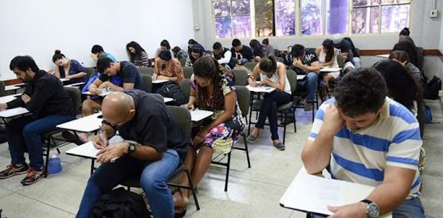 Mais de 1,6 milhão de estudantes fazem neste domingo provas do Encceja