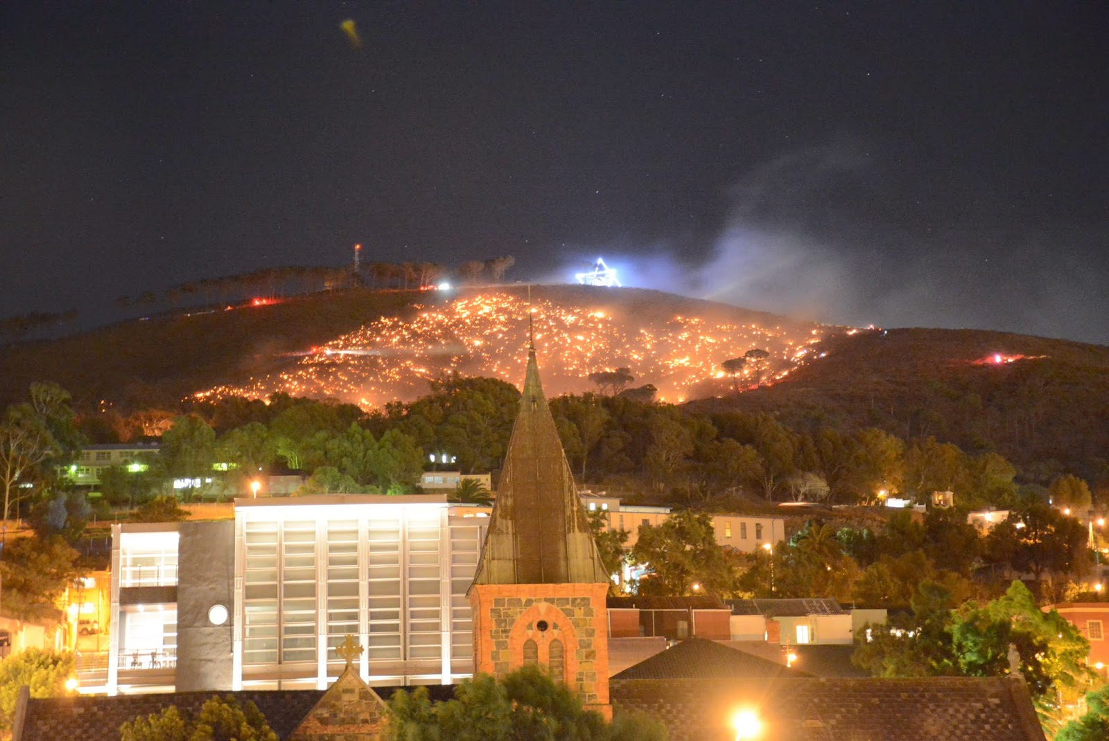 Kapstadt.com: Feuer auf dem Signal Hill