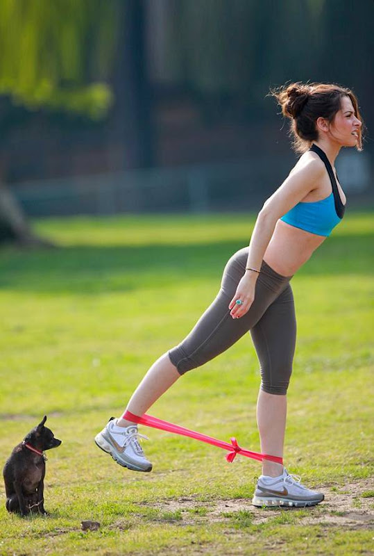 NFL Cheerleader Sarah Shahi Out and Workout navel show