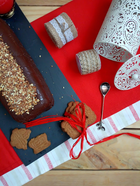 Tarta de galletas y chocolate con un toque de café. Receta sin horno. Tarta de la abuela. Receta fácil, sencilla, rica, desayuno, merienda, postre. Cuca