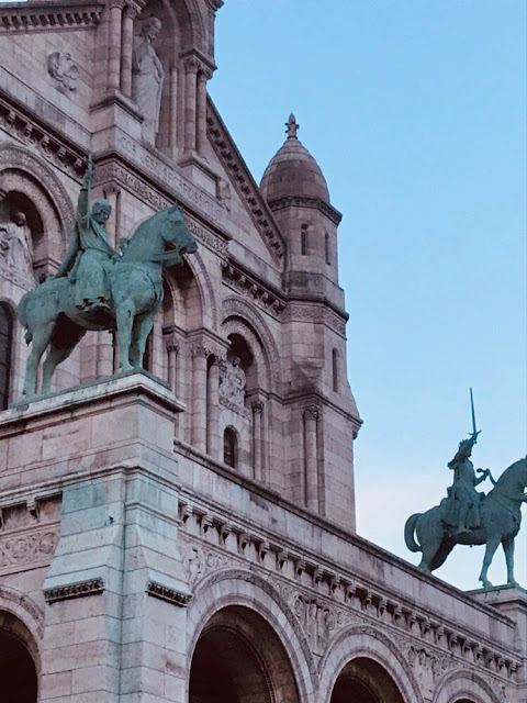 Sacre-Coeur-Statues