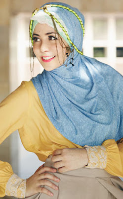  Gaya  Hijab Vintage  dan Feminim Ala Risty Tagor Tutorial 