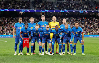 📸R. B. LEIPZIG 📆6 marzo 2024 ⬆️Benjamin Henrichs, Willi Orbán, Benjamin Šeško, Péter Gulácsi, David Raum. ⬇️Castello Lukeba, Dani Olmo, Xaver Schlager, Amadou Haidara, Xavi Simons, Loïs Openda. REAL MADRID C. F. 1 🆚 R. B. LEIPZIG 1 Resultado eliminatoria: REAL MADRID CF 2 🆚 RB LEIPZIG 1 Miércoles 06/03/2024, 21:00 horas. Liga de Campeones de la UEFA, octavos de final, partido de vuelta. Madrid, España, estadio Santiago Bernabéu: 76.126 espectadores. GOLES: ⚽1-0: 65’, Vinícius Júnior. ⚽1-1: 68’, Willi Orbán.