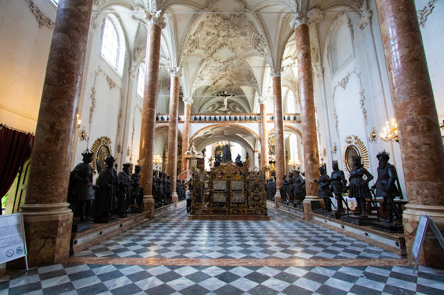 Hofkirke-Sarcofago di Massimiliano I-Innsbruck