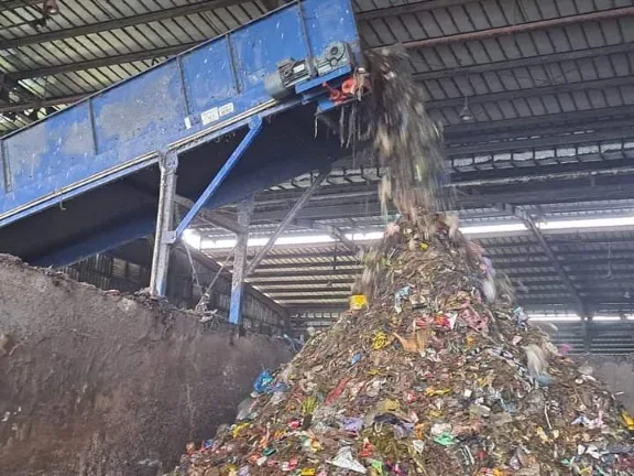 Kunjungi RDF Cilacap, Wako Hendri Septa Siap Tangani Persoalan Sampah di Padang