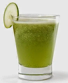 Batido refrescante con limon, zanahoria, manzana y pepino