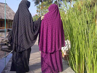 ilustrasi jilbab besar (akhwatmuslimah.com)
