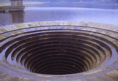 water outlet ladybower resevoir