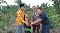 Sedekah Bumi, Imron Tanam Pohon Pakan Badak di Way Kambas