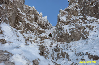 Escalada en hielo y corredores invernales con guias de montaña en Picos de Europa y cordillera cantabrica , Guias del Picu.com