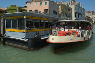 Estação de vaporeto em Veneza Itália