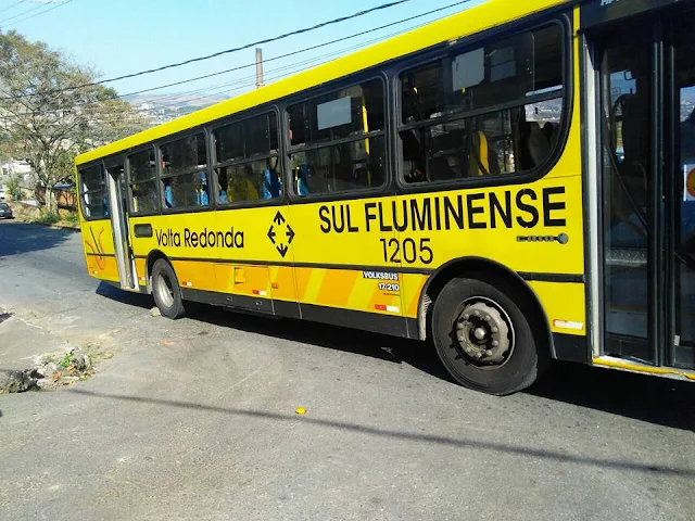 Ônibus quebrado no bairro Mariana Torres