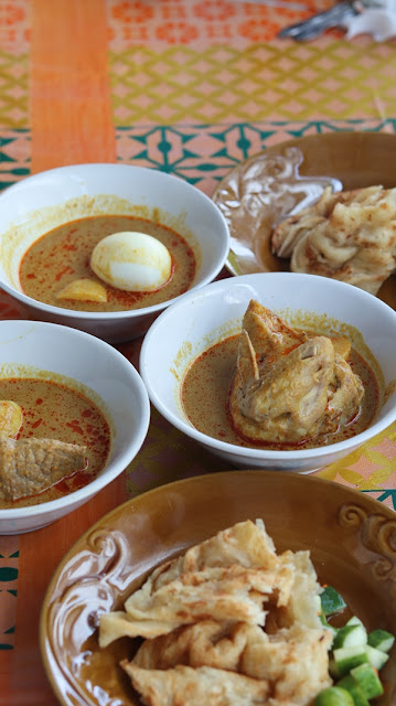 Roti Cane Pak Ali, Komplit dengan Kari, Sapi, Ayam, dan Telur