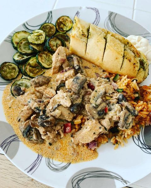 Paprika chicken, courgette, mediteranean rice