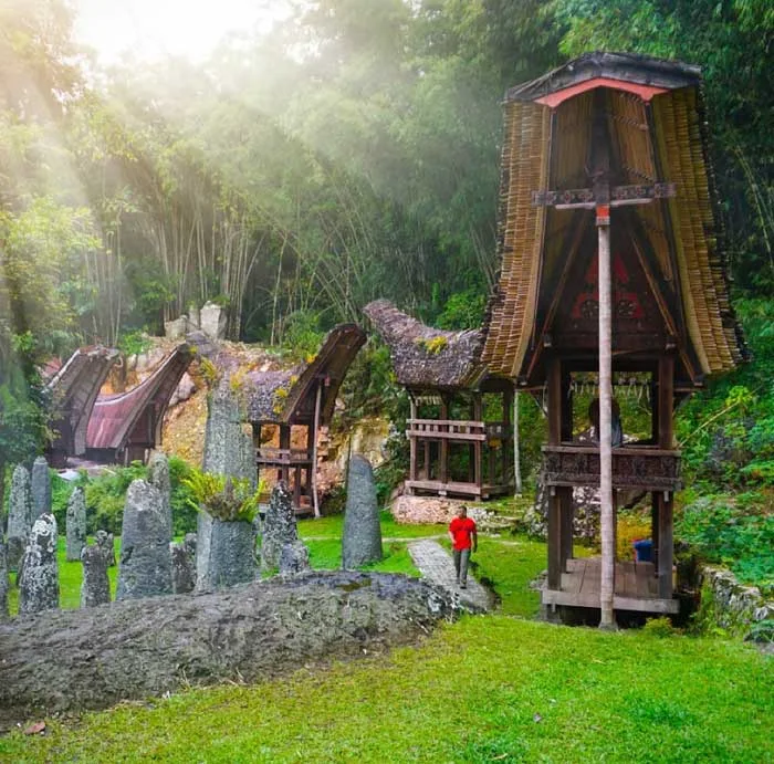 Fasilitas Wisata di Bori' Kalimbuang Tana Toraja