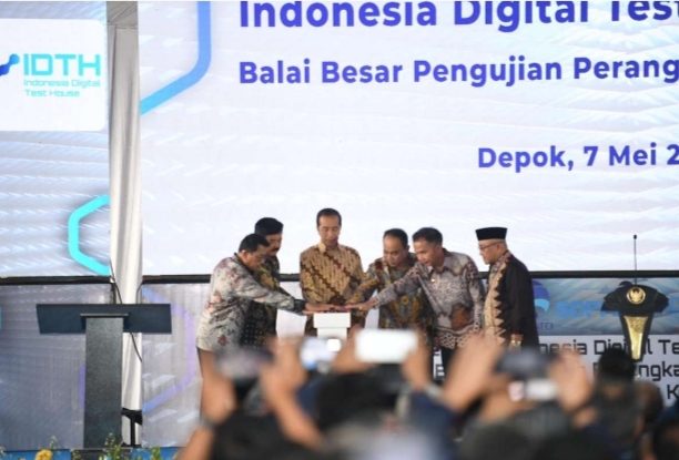 Bey Machmudin Dampingi Presiden Jokowi Resmikan Indonesia Digital Test House 