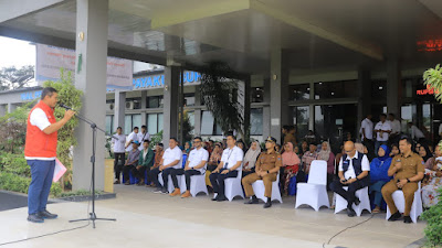 100 Orang Warga Miskin Dapat Paket Sembako