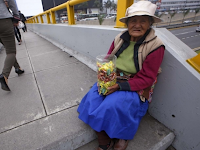 Kisah Sedih Nenek 78 tahun yang Memilih Berjualan Permen dari Pada Harus Mengemis
