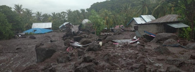 44 MUERTOS Y CIENTOS DE DESAPARECIDOS POR INUNDACIONES EN INDONESIA