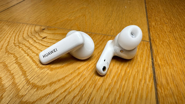 HUAWEI FreeBuds 4 Review - Wow These Are Comfortable To Wear –