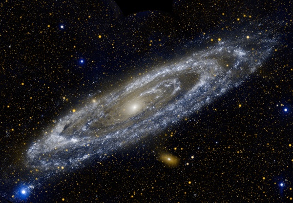 galaksi-andromeda-dalam-panjang-gelombang-ultraviolet-informasi-astronomi