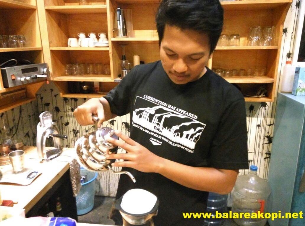 Tarif Harga Pelatihan Barista Kopi Gratis Peralatan Cafe 