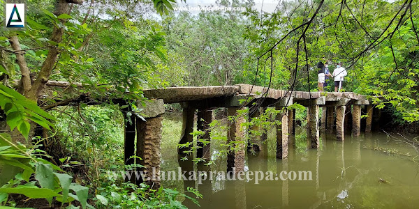 Mahakanadarawa Stone Bridge