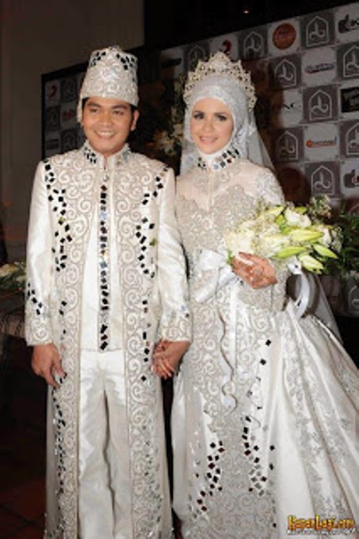 koleksi gambar baju pengantin muslim modern putih elegan 