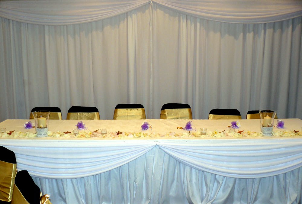 We decorated the Bridal table with the Skirting Swagging and had our White