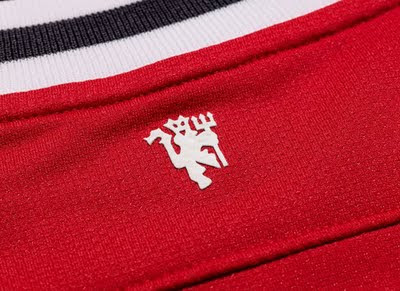 Manchester United New Jersey Logo Red Devil behind New jersey 2011-2012