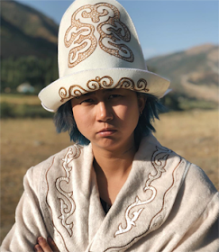 Eldana Satybaldieva four eyes kyrgyz vlogger, kyrgyzstan art craft tours, kyrgyzstan small group tours