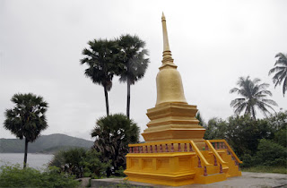 Chedi on the north side of Koh Kaew Yai