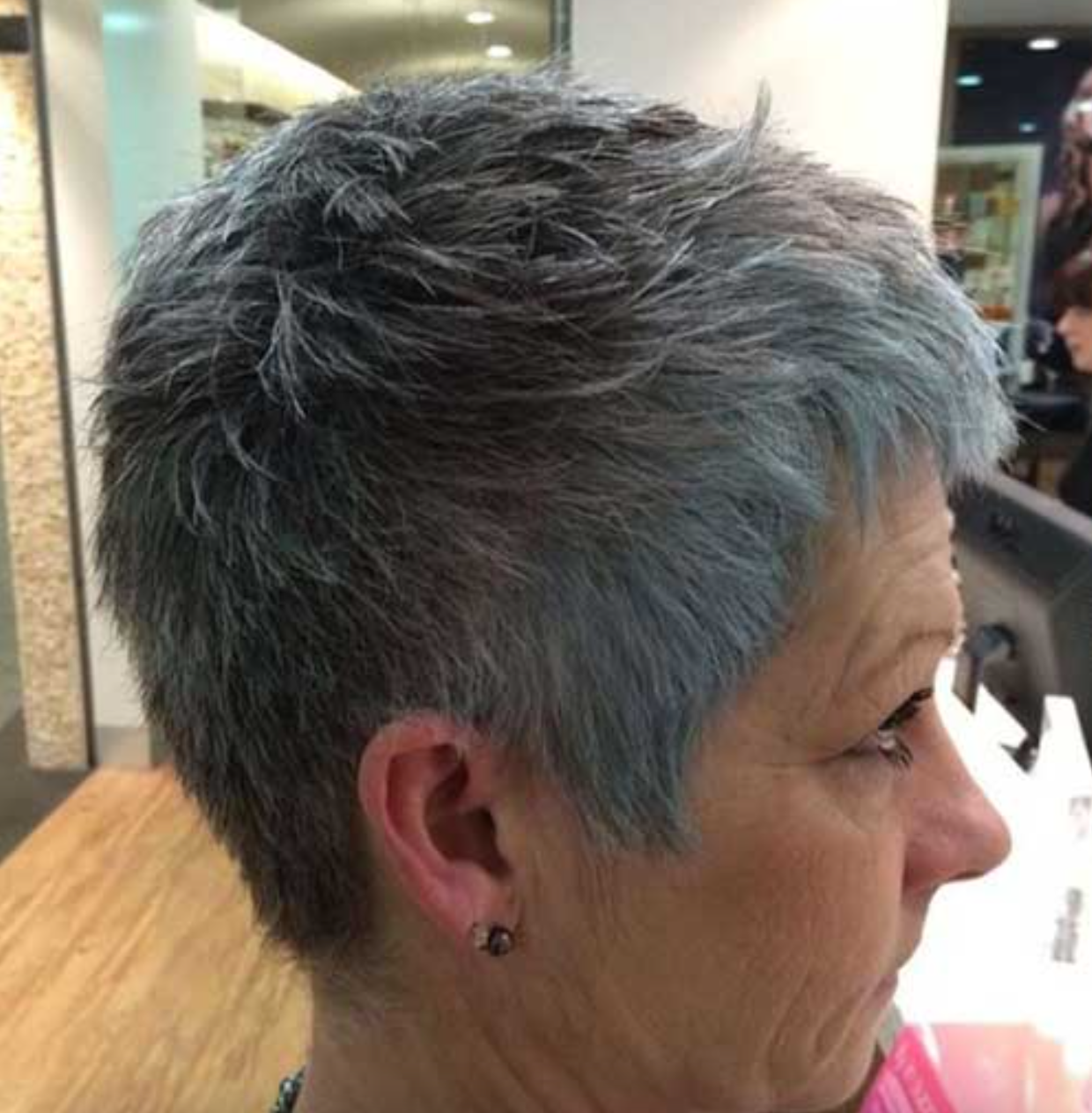 short hairstyles 2023 female over 50 round face