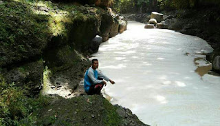 Memperihatinkan, Kondisi  Sungai Desa Banjarejo Akibat Limbah Kulit