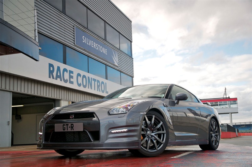 2013 Nissan GT-R Specs and Prices