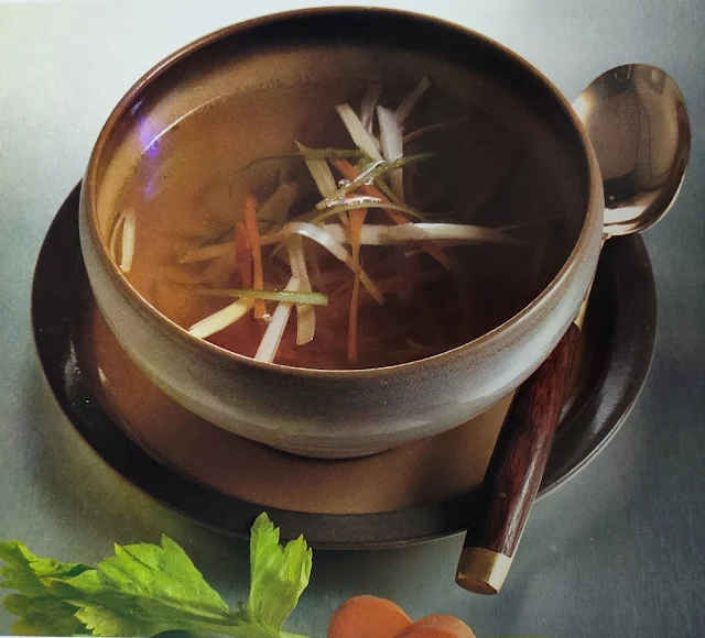 Consommé de volaille aux petits légumes