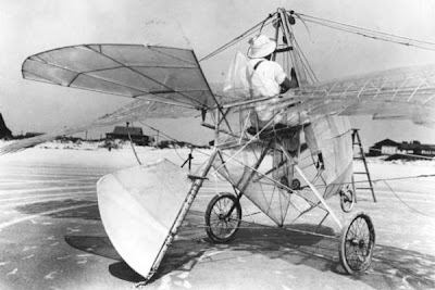 World's First Airplanes Seen On coolpicturesgallery.blogspot.com