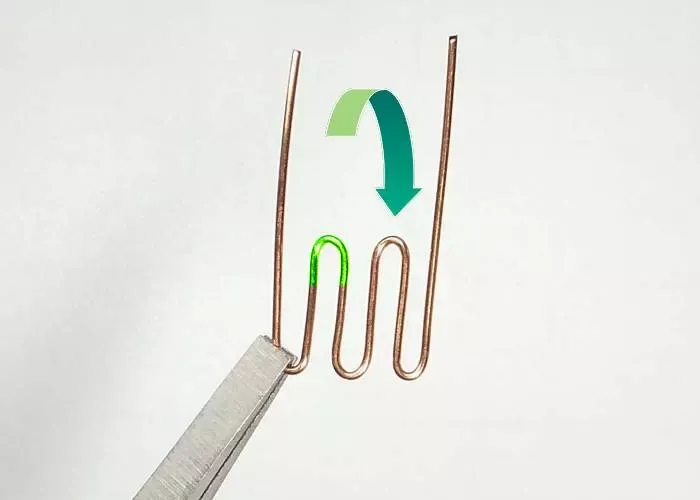 花のワイヤーピアスの作り方 step2:花びらを作る