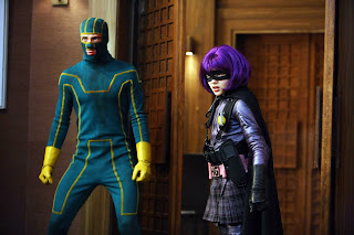 Kick-Ass con Golpeadora, listos para la acción.