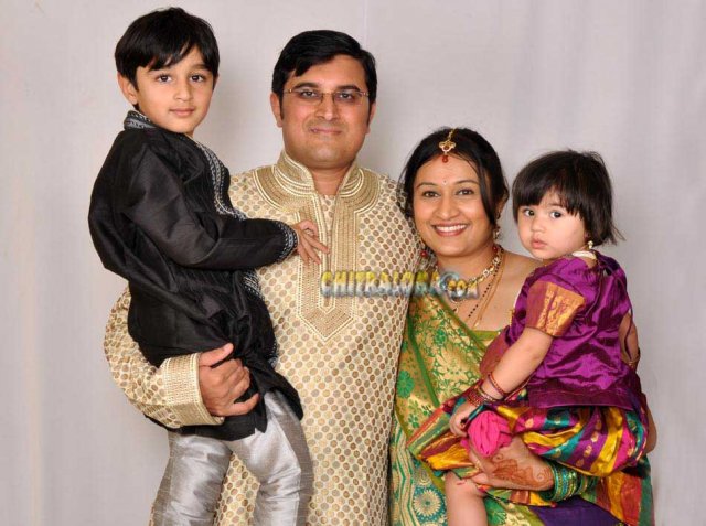 Rekha with husband and Children 
