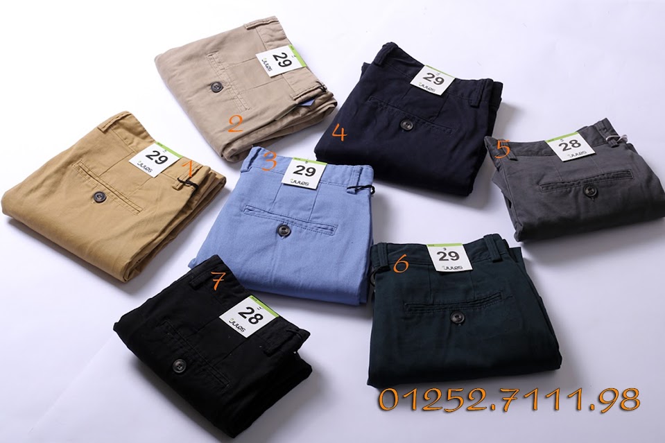 quần kaki VNXK hiệu Jules Form slimfit ôm vừa đủ, chất vải pha thun có độ xốp, mịn 