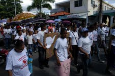 Iglesia Católica y sociedad civil marchan por la paz en San Cristóbal