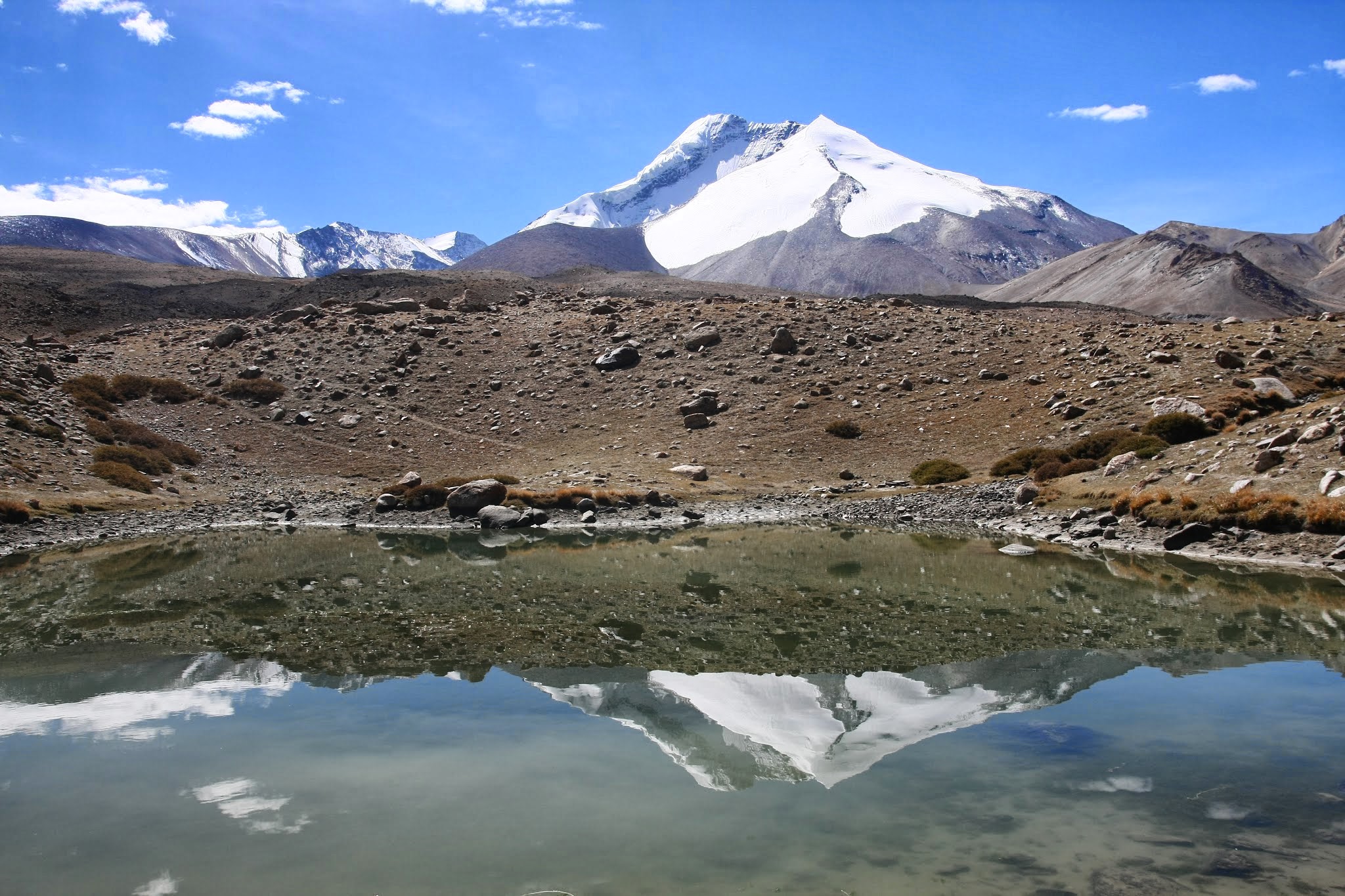 Lake on the way to Nimaling