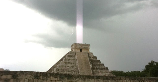 Pirâmide Maia Raio de Luz capa