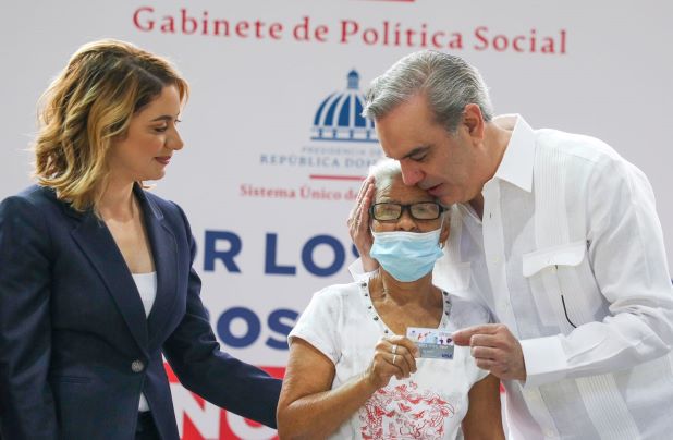Presidente Luis Abinader: "En este Gobierno eliminamos el lujo para aumentar las ayudas sociales"